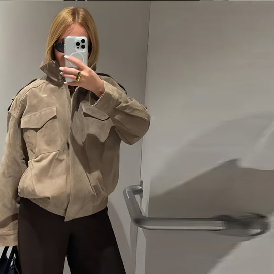 Damen Modische Oversized-Wildlederjacke mit praktischen Taschen und hohem Kragen Heidi-Mode