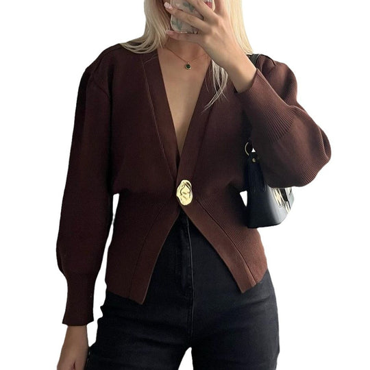 Damen modischer Strickcardigan mit tiefem V-Ausschnitt und dekorativem Knopf Heidi-Mode