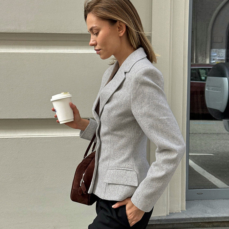 Damen Blazerjacke mit taillierter Silhouette und eleganten Details Heidi-Mode