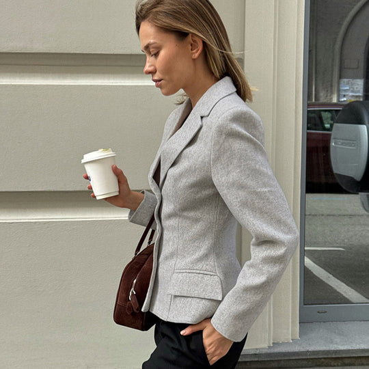 Damen Blazerjacke mit taillierter Silhouette und eleganten Details Heidi-Mode