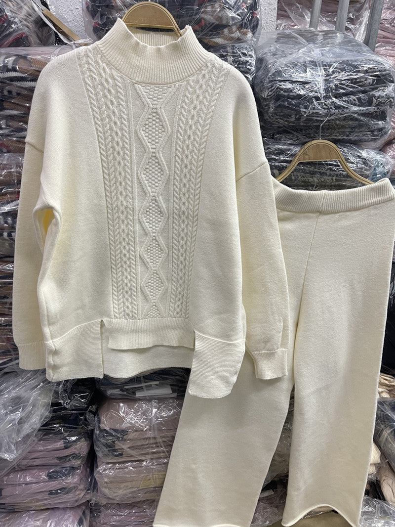 Damen eleganter Strickanzug mit hohem Kragen und farbenfrohem Muster Heidi-Mode