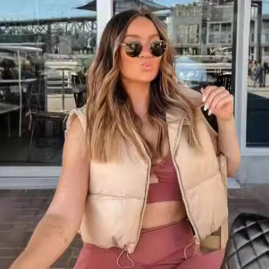 Damen cropped Daunenweste mit hohem Kragen und praktischen Taschen Heidi-Mode