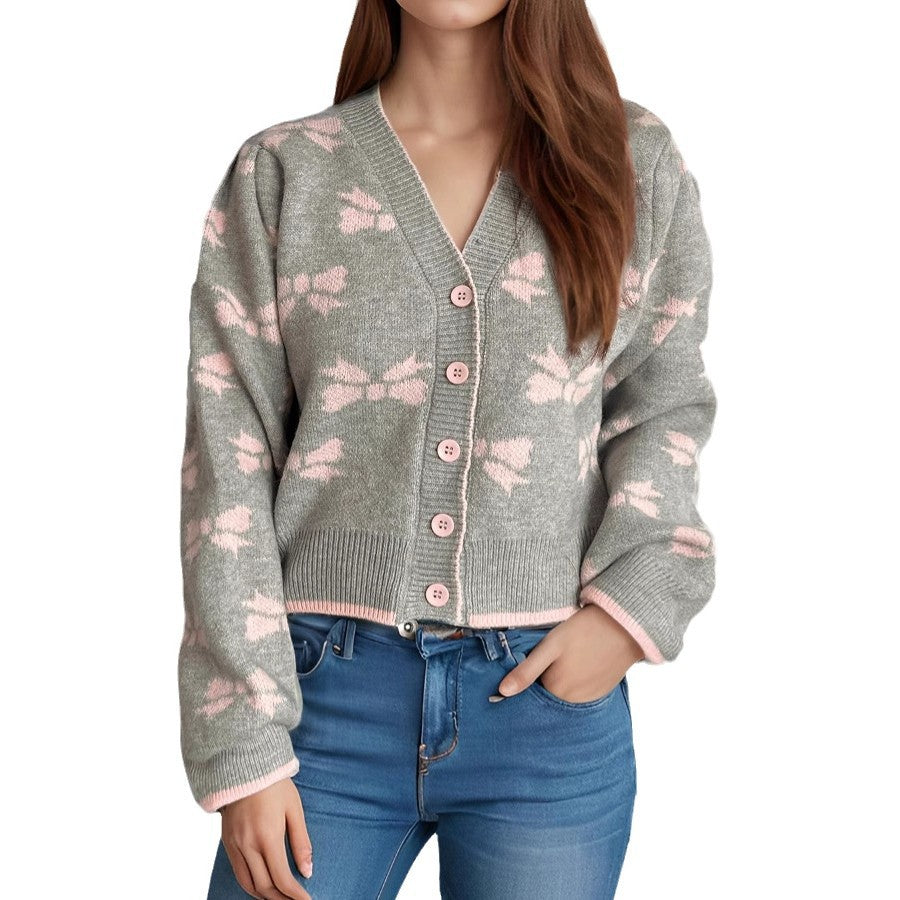 Damen Strickjacke mit verspieltem Schmetterlingsmotiv und dekorativen Knöpfen Heidi-Mode