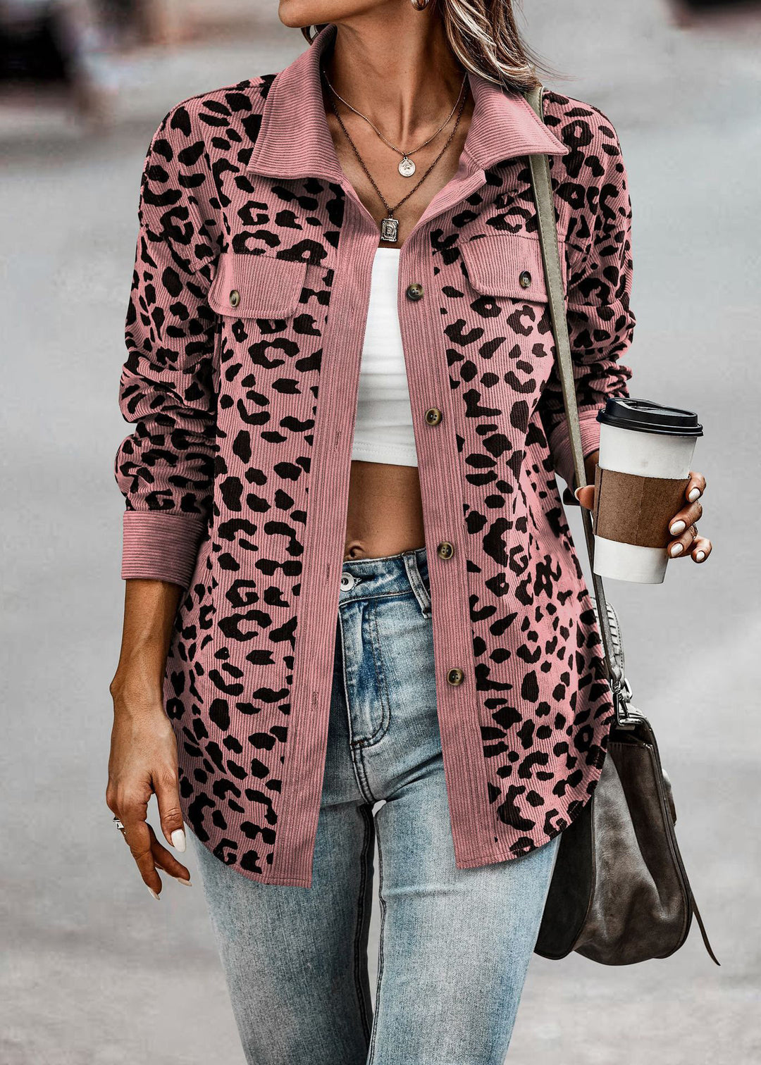 Damen Freizeitjacke mit strukturiertem Leopardenmuster und praktischen Taschen Heidi-Mode