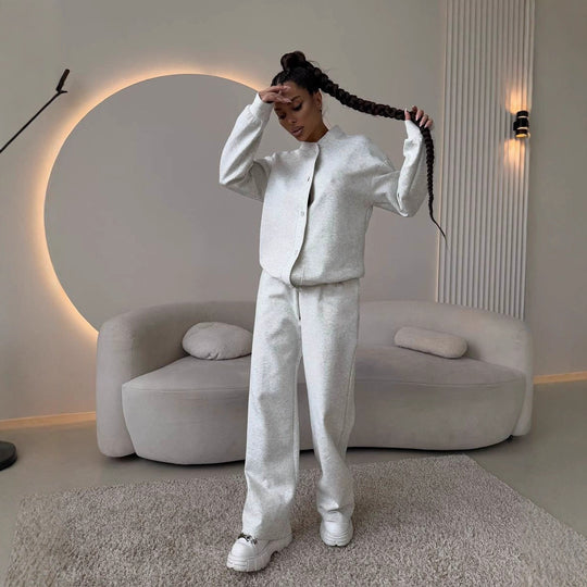 Damen elegantes Lounge-Set mit dekorativen Knöpfen und hohem Kragen Heidi-Mode