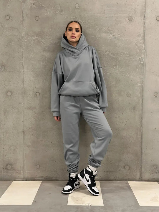 Damen gemütlicher Oversized Hoodie mit intuitivem Kordelzug und passender Jogginghose Heidi-Mode