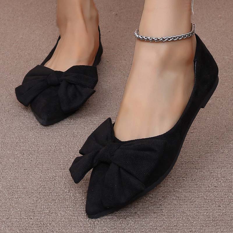 Flache Schuhe mit spitzer Zehenpartie