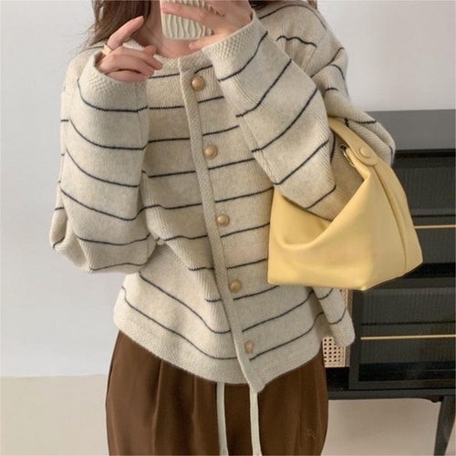 Damen gemütlicher Cardigan mit feinen Streifen und praktischen Taschen Heidi-Mode