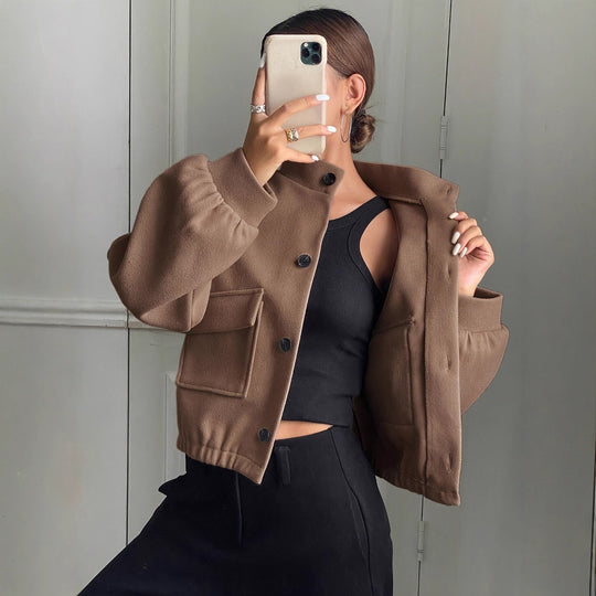 Damen Modische Kurzjacke mit Stehkragen und praktischen Taschen Heidi-Mode