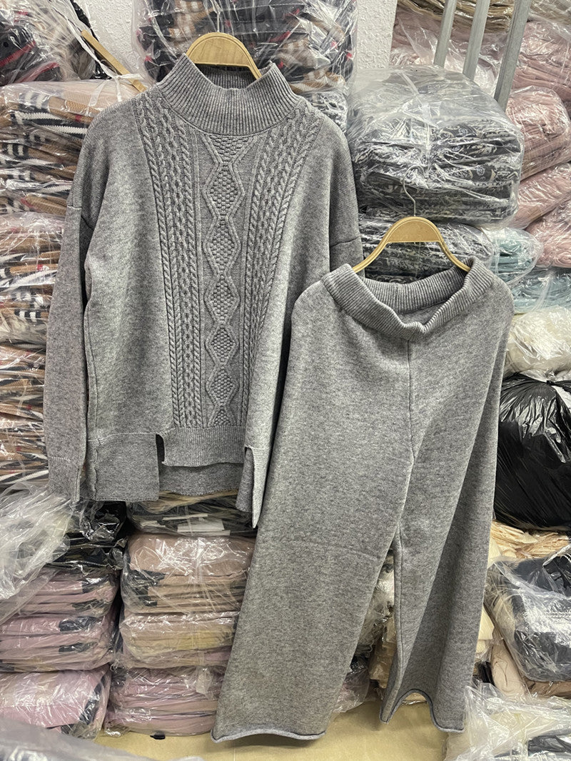Damen eleganter Strickanzug mit hohem Kragen und farbenfrohem Muster Heidi-Mode