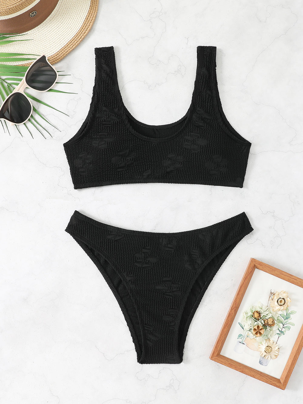 Damen Bikini-Set mit strukturiertem Oberteil und hoch geschnittenem Slip Heidi-Mode