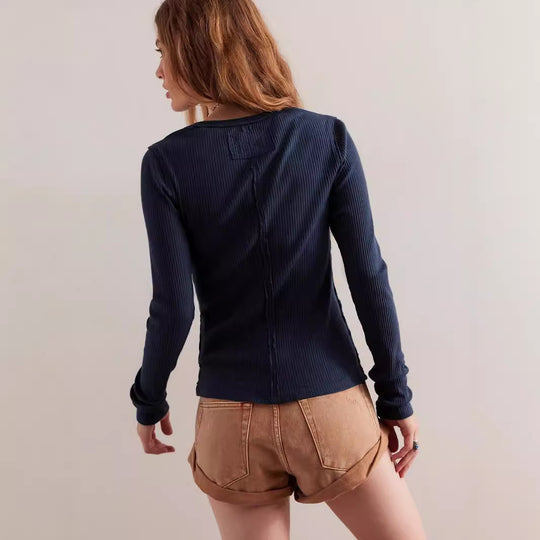 Damen Langärmliges Rippoberteil mit durchgehender Knopfleiste und figurbetontem Schnitt Heidi-Mode