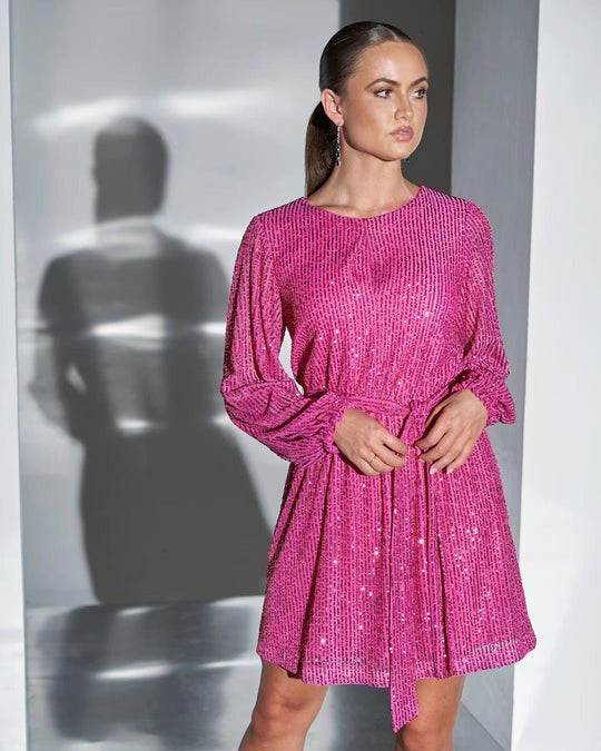 Heidi-Mode | Einfarbiges, tailliertes Paillettenkleid