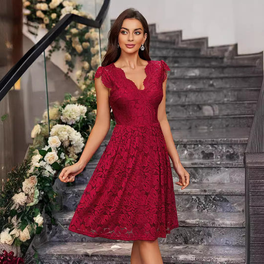 Damen Spitzenkleid mit floralen Applikationen und tiefem V-Ausschnitt Heidi-Mode