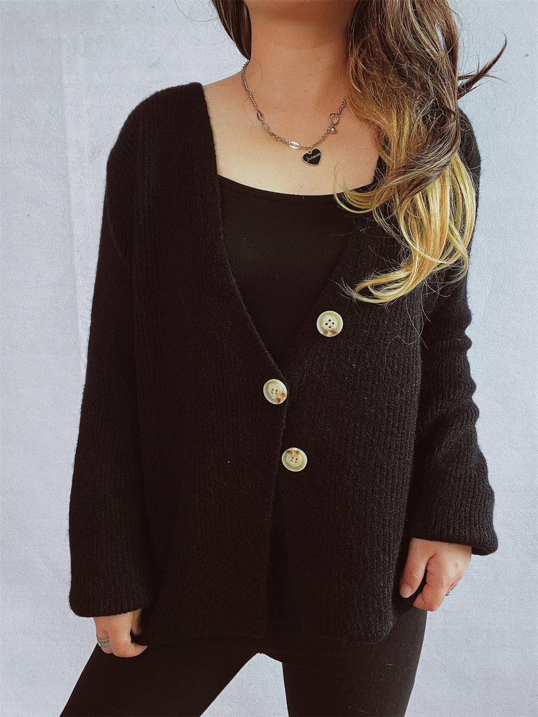 Damen lässiger Strickcardigan mit dekorativen Knopfdetails Heidi-Mode