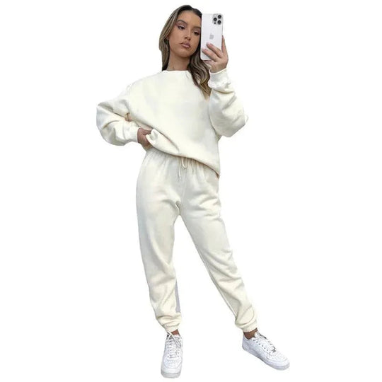Heidi-Mode | Fashionable casual complete look with solid round neck for women