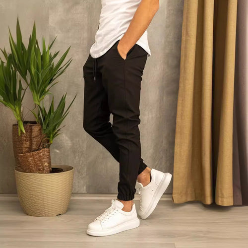 Herren Slim-Fit Jogginghose mit elastischem Bund und praktischen Seitenklapptaschen Heidi-Mode