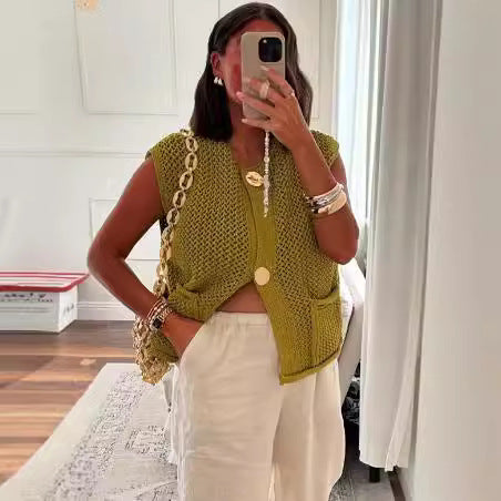 Damen luftige Strickweste mit dekorativen Knöpfen und Taschen Heidi-Mode