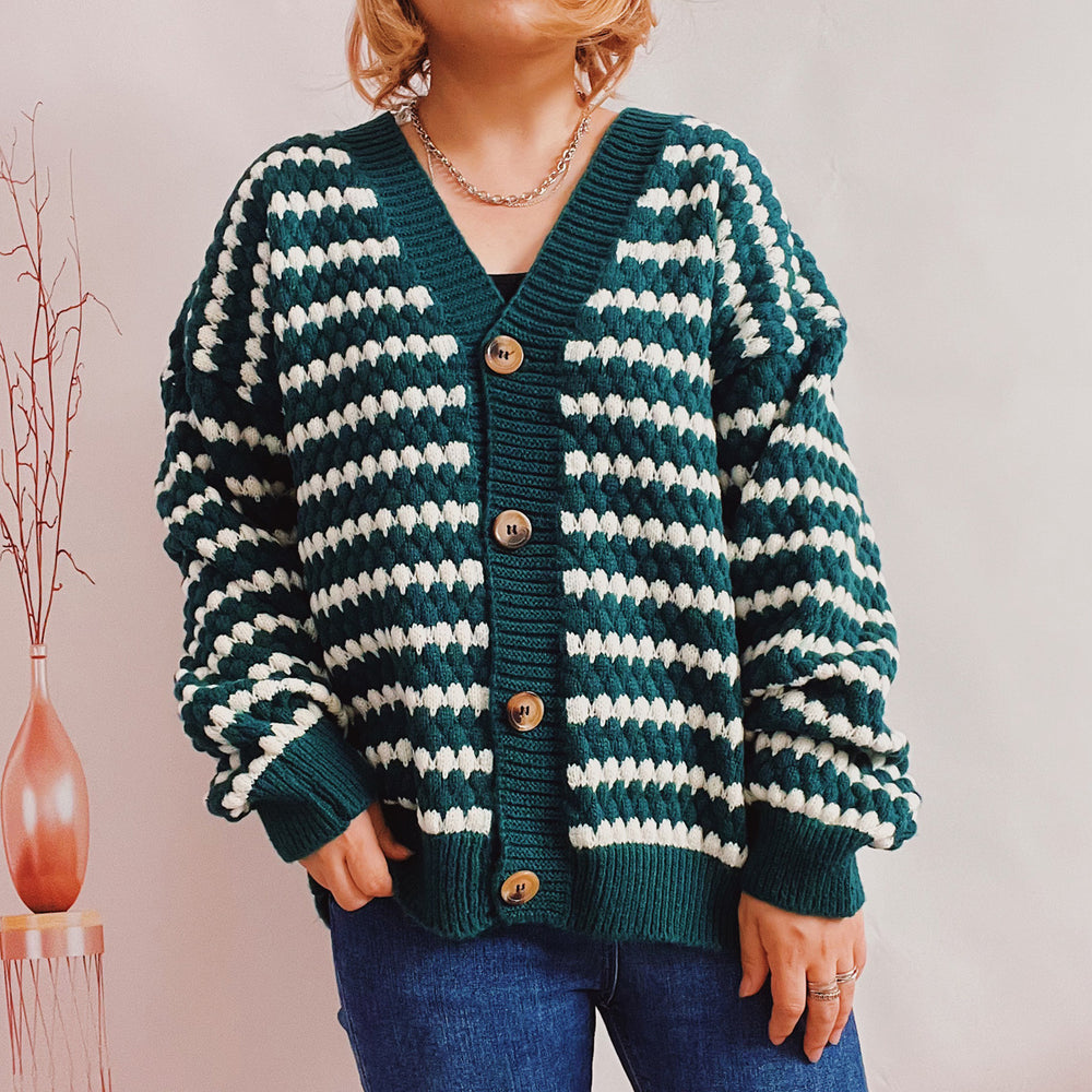 Damen Oversize Strickjacke im modischen Streifenlook mit Holzknopfdetails Heidi-Mode
