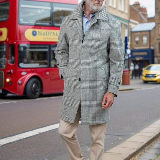 Herren modischer Trenchcoat mit praktischen Taschen und modernem Schnitt Heidi-Mode