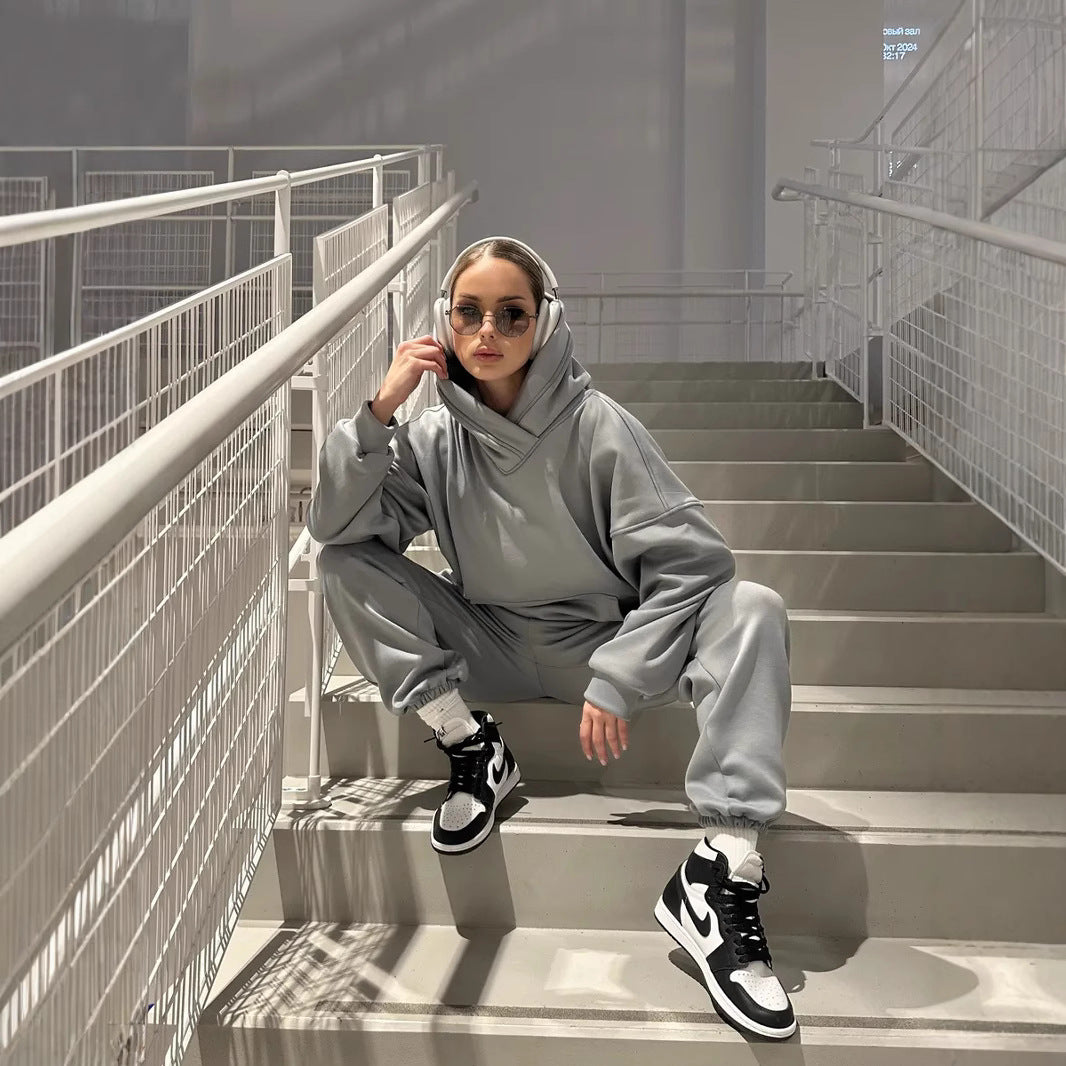 Damen gemütlicher Oversized Hoodie mit intuitivem Kordelzug und passender Jogginghose Heidi-Mode