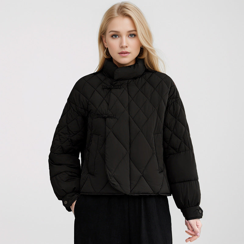 Damen gesteppte Jacke mit hohem Kragen und praktischen Druckknopfdetails Heidi-Mode