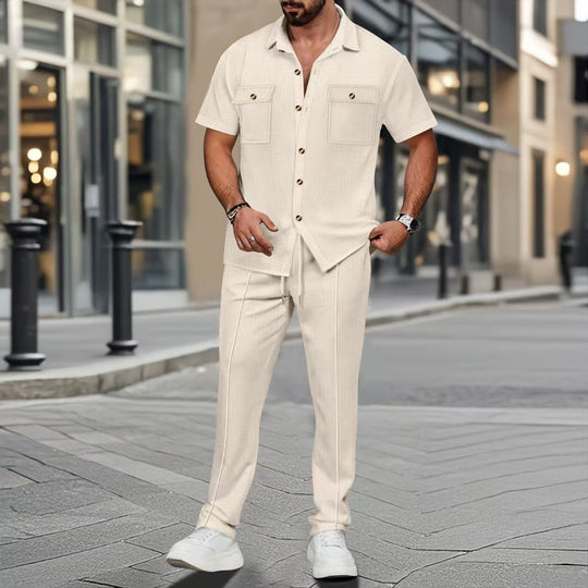 Herren Freizeitanzug mit modernem Streifenmuster und praktischen Taschen Heidi-Mode