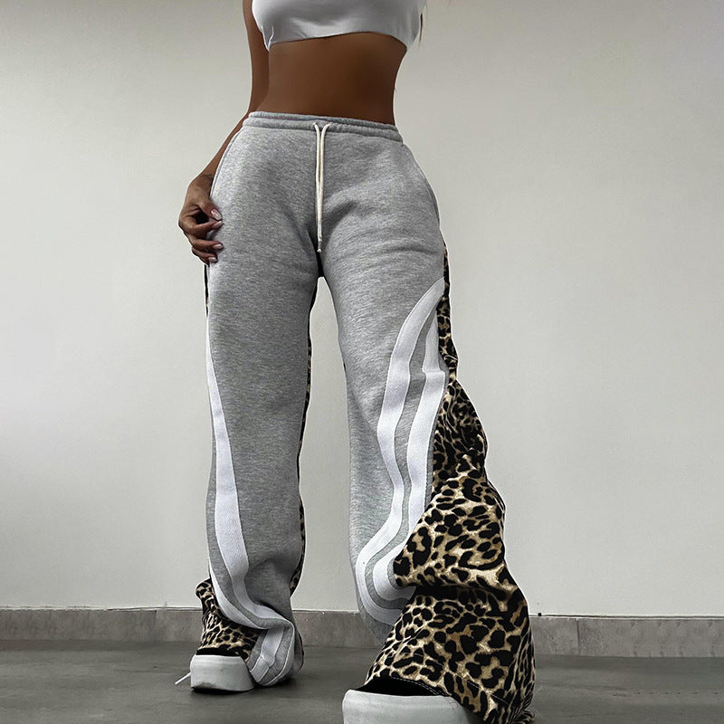 Damen Sportliche Sweatpants mit Leomuster und seitlichen Streifen Heidi-Mode