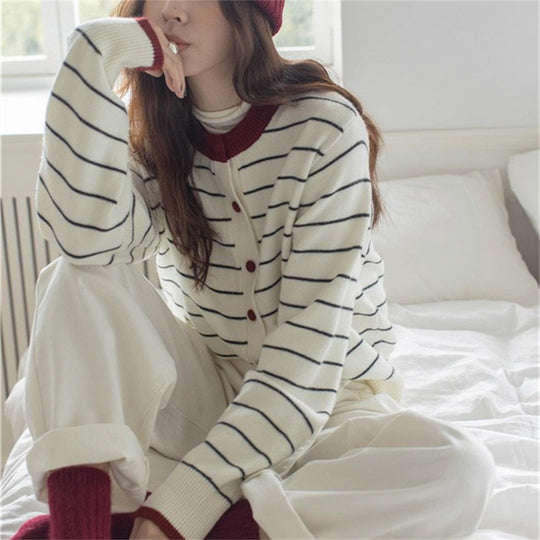 Damen gemütlicher Strickcardigan mit jugendlichem Streifenmuster und praktischem Knopfverschluss Heidi-Mode