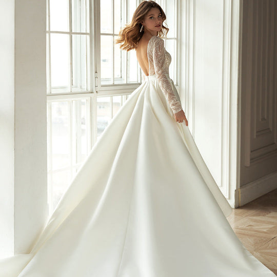 Heidi-Mode | Goldene Prägung Hohler V-Ausschnitt Weißes Abendkleid