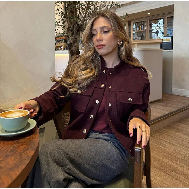 Damen Modische Kurzjacke mit praktischen Taschen und goldenen Druckknöpfen Heidi-Mode