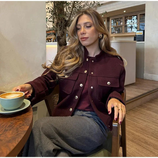 Damen Modische Kurzjacke mit praktischen Taschen und goldenen Druckknöpfen Heidi-Mode