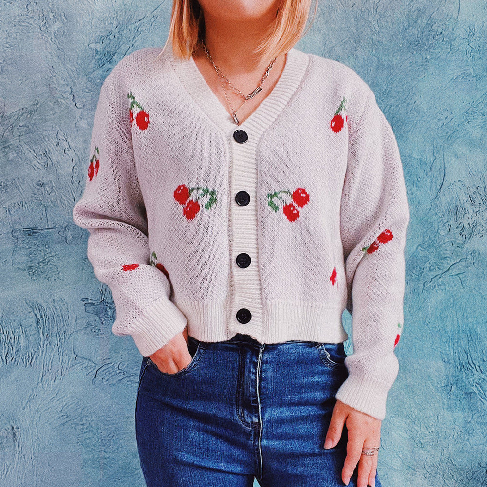 Damen Strickjacke im fröhlichen Kirschmotiv Heidi-Mode