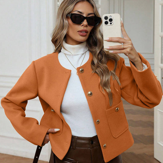 Damen Kurze Blazerjacke mit praktischen Taschen und goldenen Knöpfen Heidi-Mode
