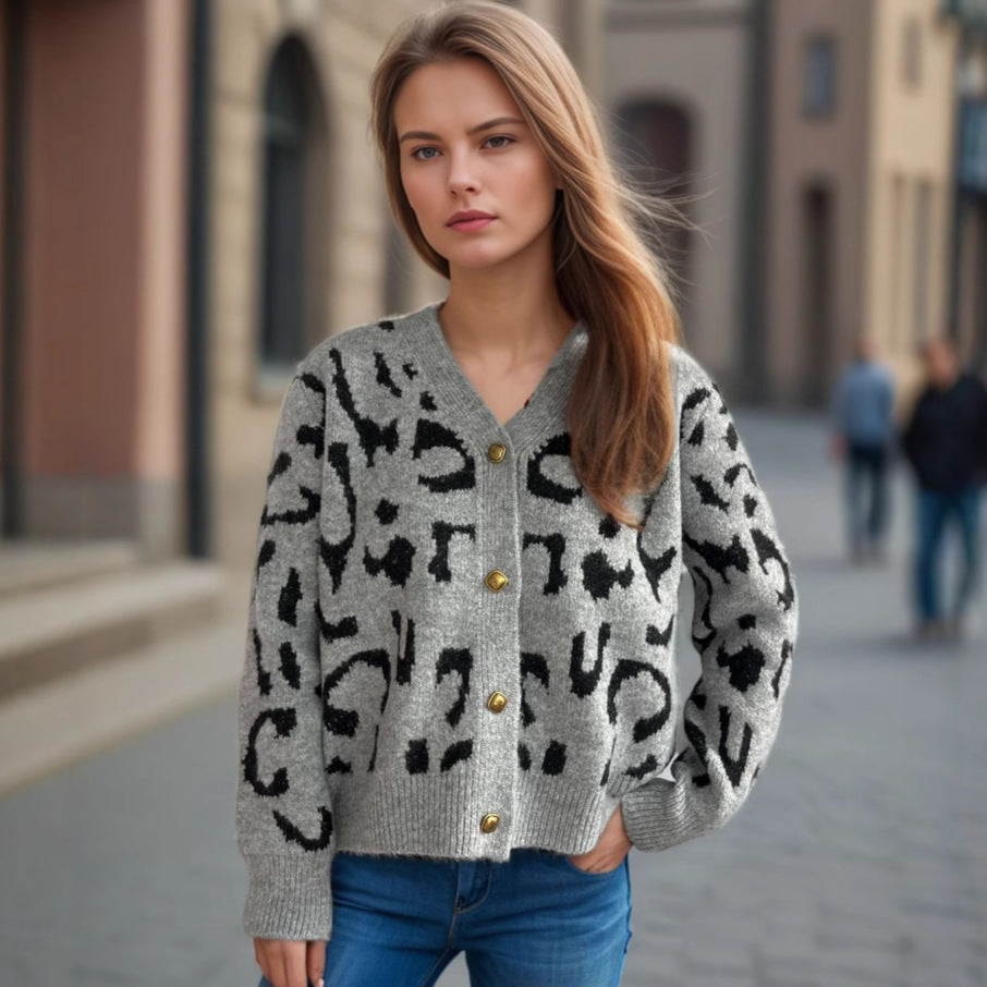 Damen Strickjacke im modernen Leopardenmuster mit Knopfdetails Heidi-Mode