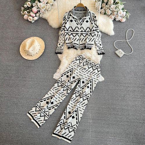 Damen modischer Strickanzug mit geometrischen Mustern Heidi-Mode