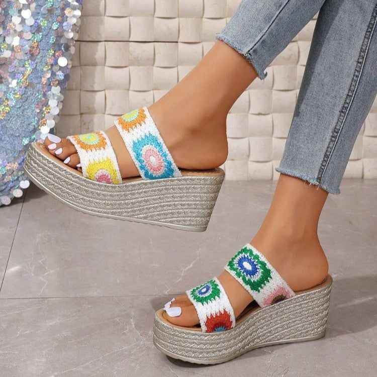 Damen Hochwertige Plateau-Sandalen mit buntem Stickdesign und komfortablem Fußbett Heidi-Mode