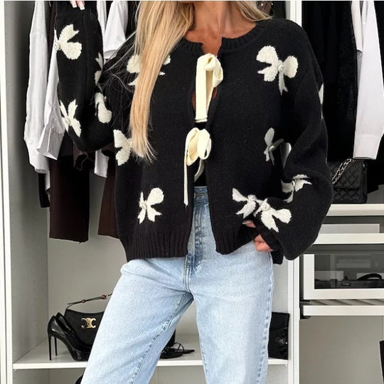 Damen Strickjacke mit dekorativen Schleifen und glänzenden Akzenten Heidi-Mode