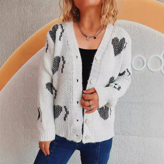 Damen gestrickte Cardigan mit Herzmuster und Knopfdetails Heidi-Mode