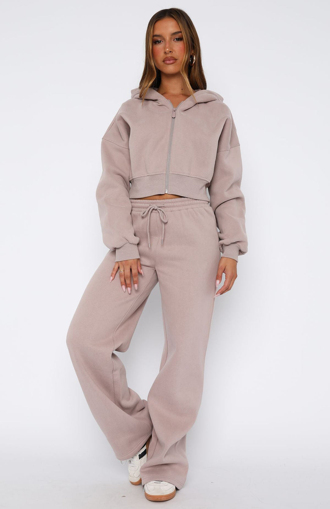 Damen moderner Cropped Hoodie und weite Jogginghose Set Heidi-Mode