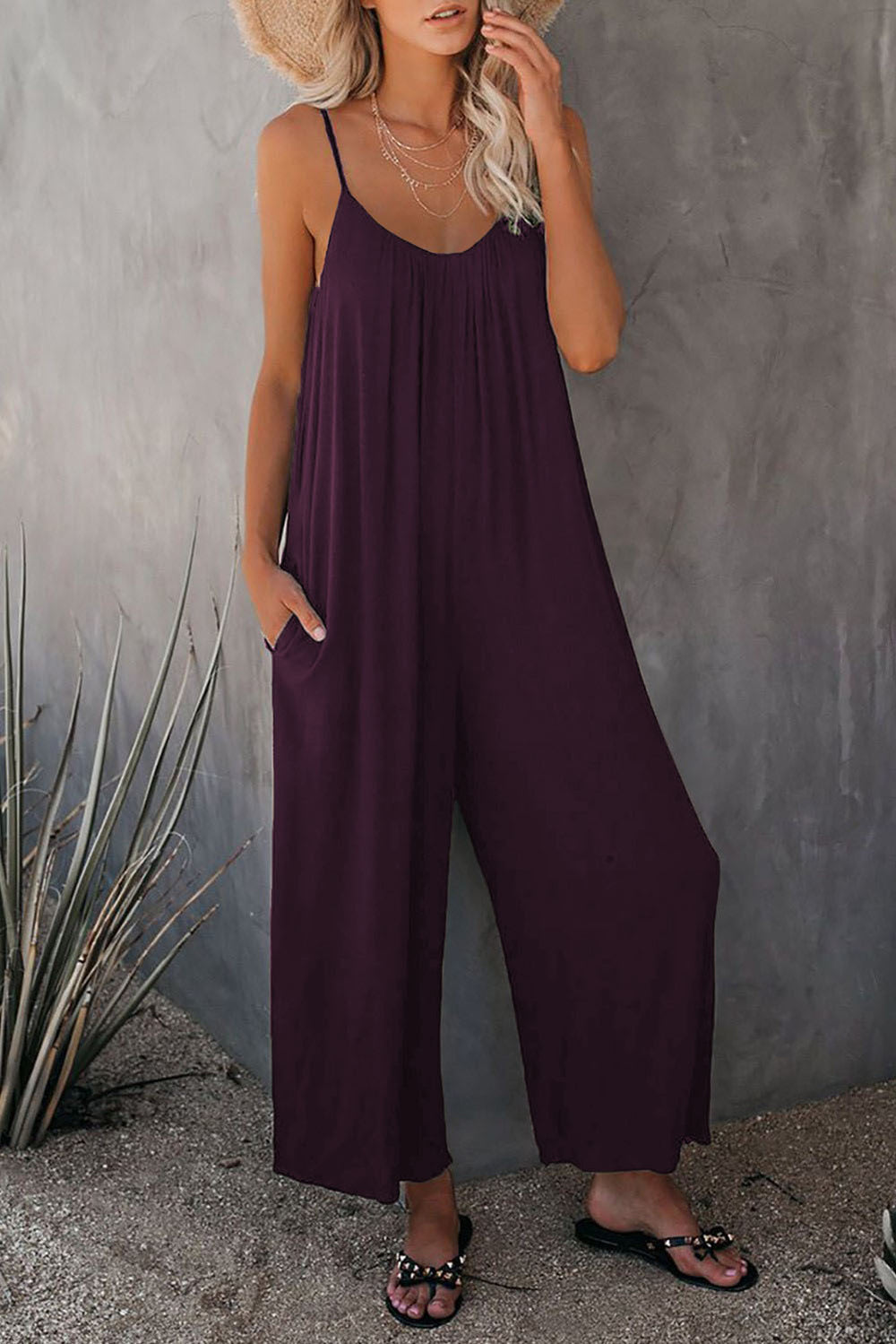 Damen Lässiger Sommer-Jumpsuit mit tiefem Ausschnitt und praktischen Taschen Heidi-Mode