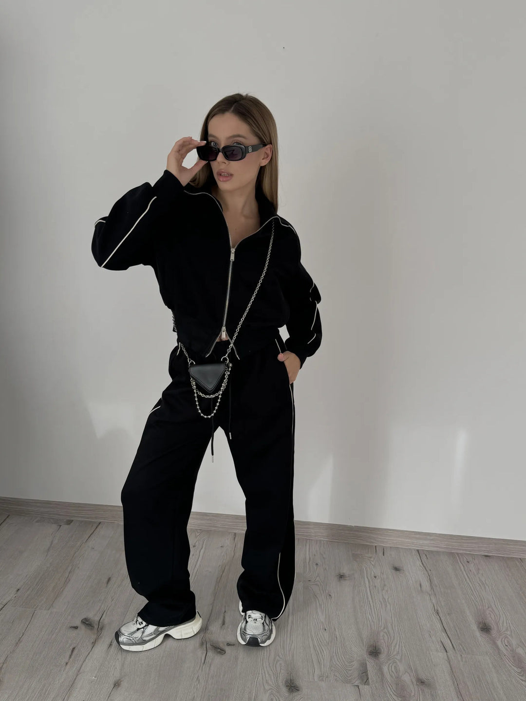 Damen modischer Freizeitanzug mit hochgeschlossenem Reißverschluss und praktischen Taschen Heidi-Mode