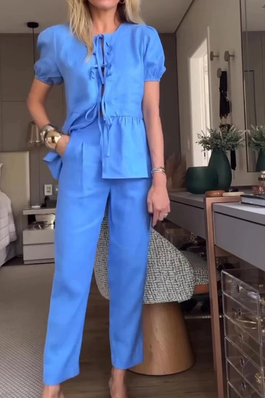 Damen entspannte Leinenhose mit passendem Oberteil und Rüschendetails Heidi-Mode