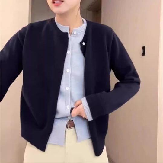 Damen Strickcardigan mit Rundhalsausschnitt und Knopfdetail Heidi-Mode