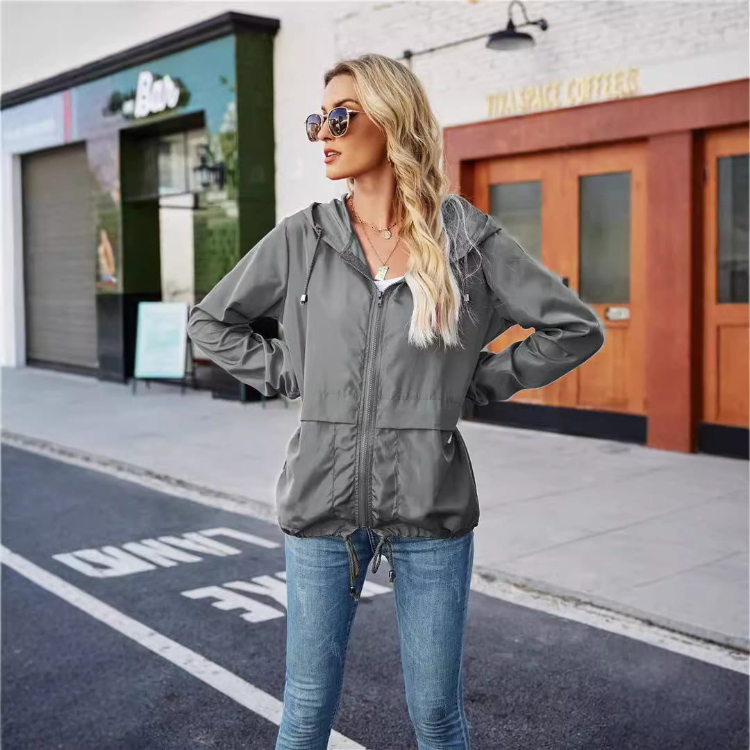 Damen leichte und atmungsaktive Windbreaker-Jacke mit verstellbarem Kapuzenkragen Heidi-Mode