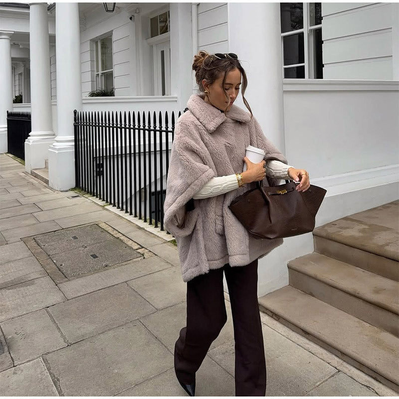 Damen Flauschiger Poncho Heidi-Mode