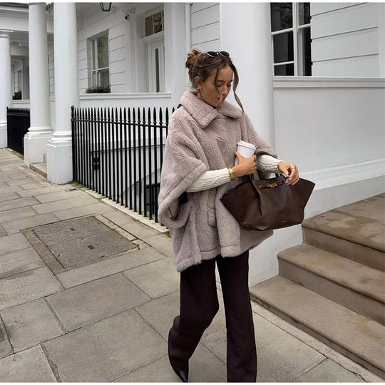 Damen Flauschiger Poncho Heidi-Mode