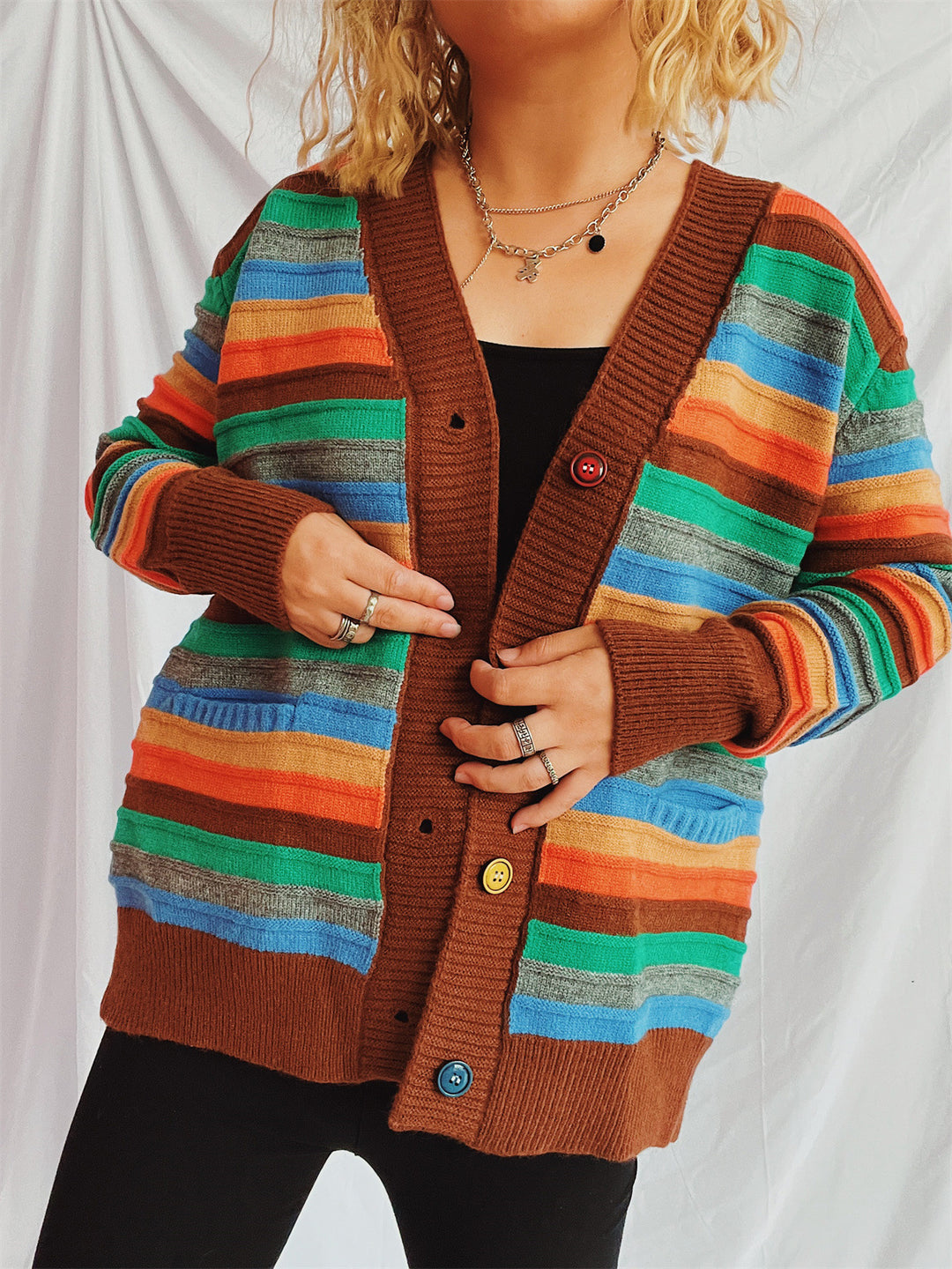 Damen Strickjacke mit buntem Streifenmuster und knöpfbarem Design Heidi-Mode