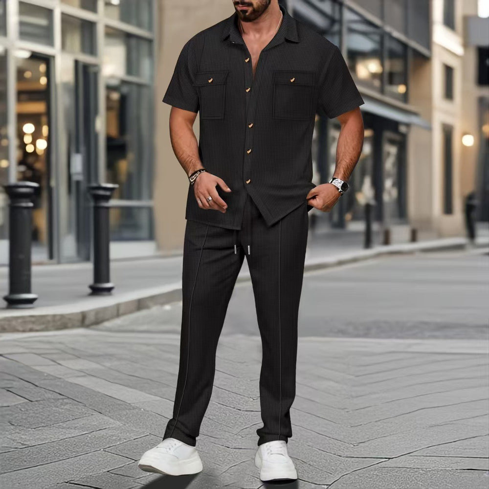 Herren Freizeitanzug mit modernem Streifenmuster und praktischen Taschen Heidi-Mode