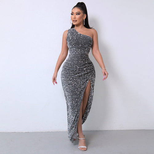 Elegantes Kleid mit One-Shoulder-Pailletten und hohem Schlitz